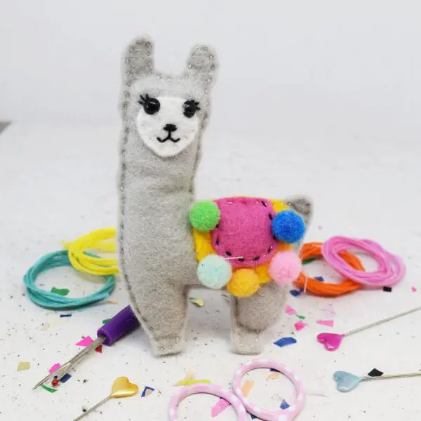 LENNY LLAMA Felt Sewing Kit 1
