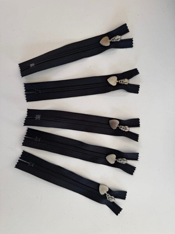 5” black zip with heart zipper pull - Pack of 5