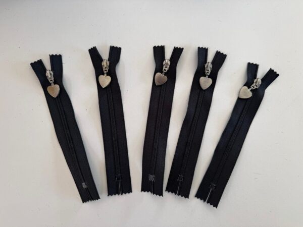 5” black zip with heart zipper pull - Pack of 5