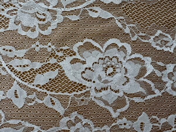 Ivory Soft Floral Lace 2.75m length - Image 4